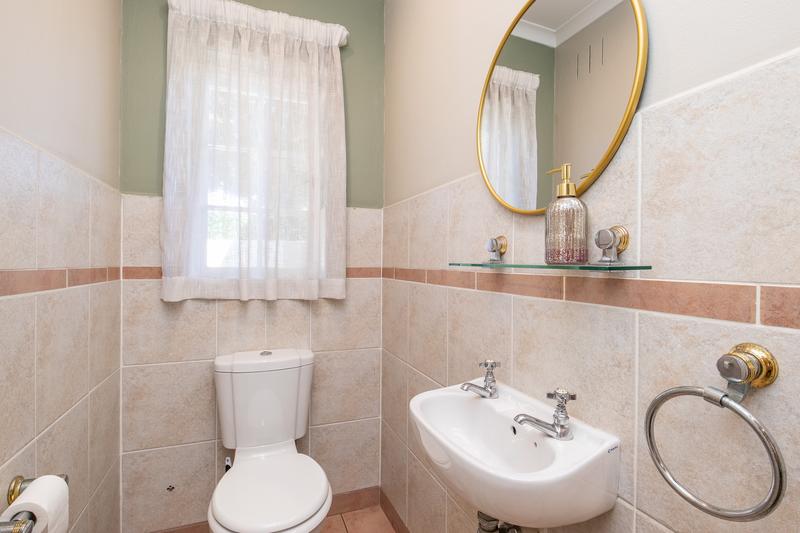 4 Bedroom Property for Sale in Constantia Western Cape